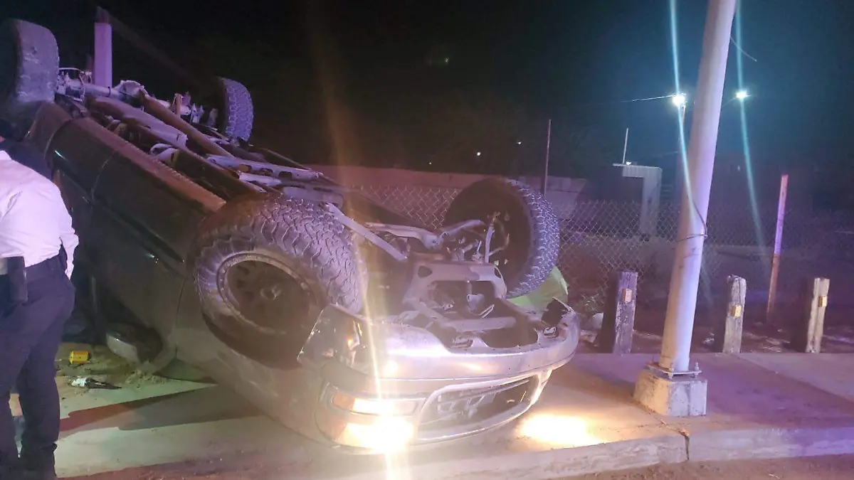 Tres mujeres que sufrieron hoy en la madrugada aparatosa volcadura a la altura del puente del canal de la Mesa Arenosa